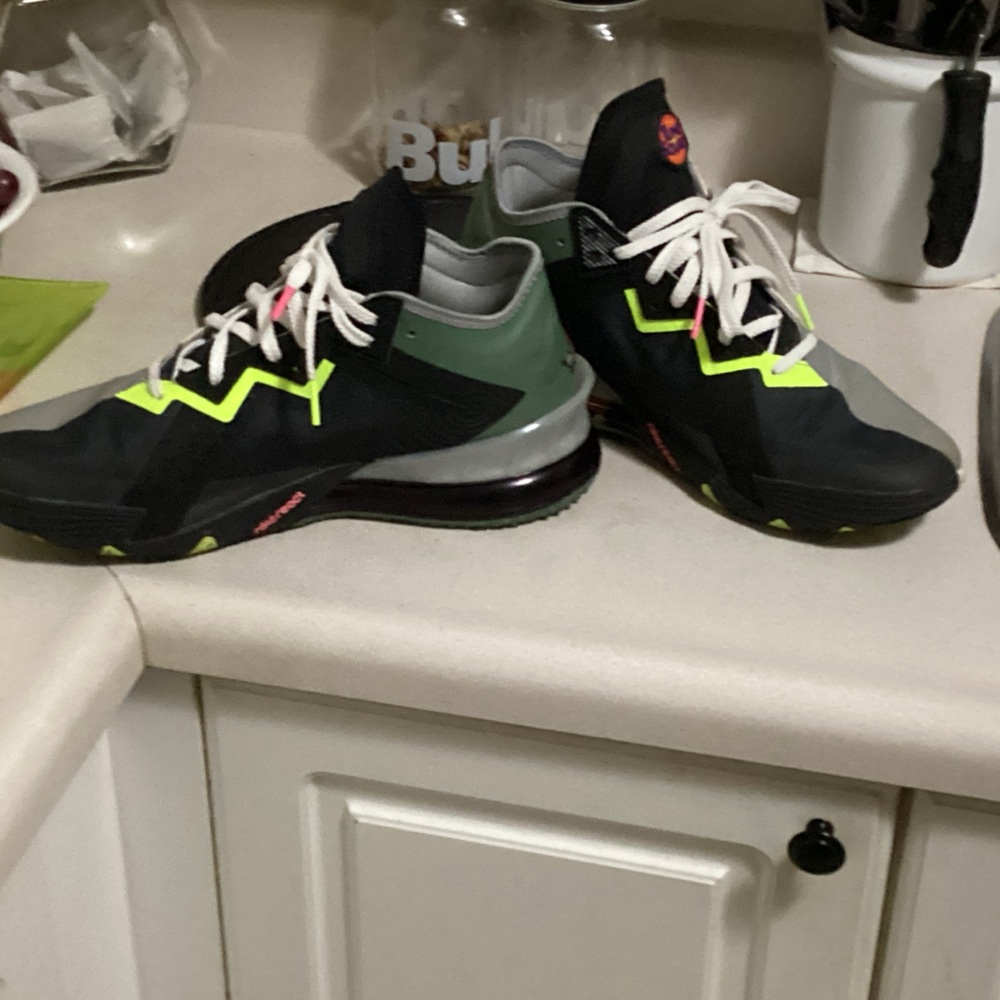 Nike LeBron 18 Low Bugs VS Marvin Space Jam Sneakers